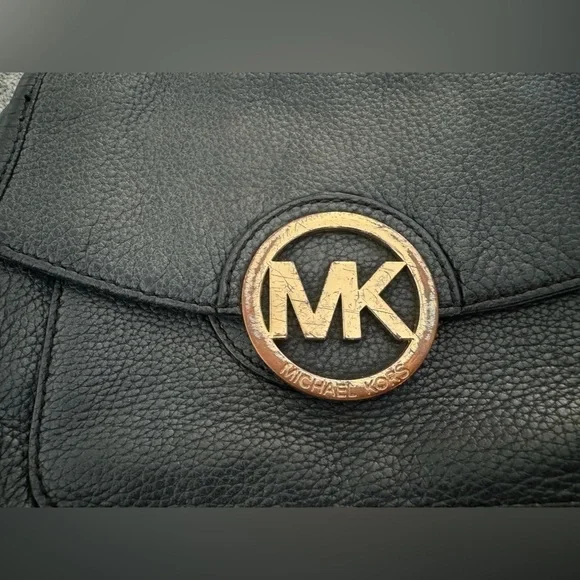 Michael Kors mini cross body black purse - Picture 4 of 9